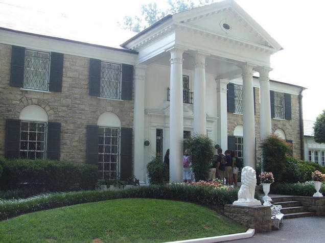 ELVIS PRESLET'S GRACELAND