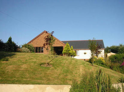 picture of front of bungalow