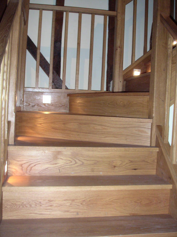 Oak staircase with traditional treads and risers