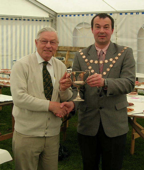 Allan Bennett, Codsall, Wolverhampton receiving the David Smeeton Trophy