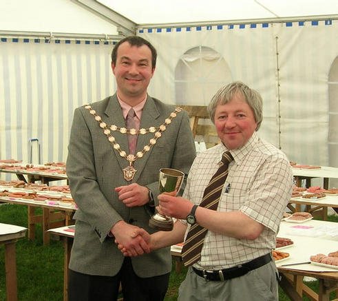 Martin Cox receiving the Jim Allen Trophy on behalf of Arthur H Seymour Ltd, Trent Park, Nottingham