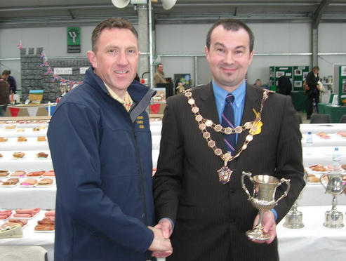 Paul Clark, Geo H Pickings, Tyne and Wear receiving the David Smeeton Trophy for his Lincolnshire Sausage