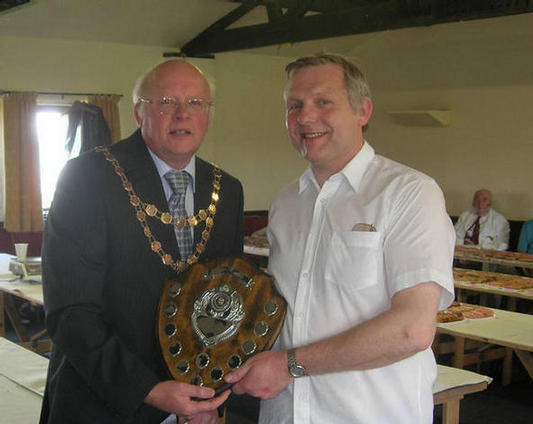 Michael F Kennedy receiving the 'CouncilShield' as overall sausage class winner with 100%