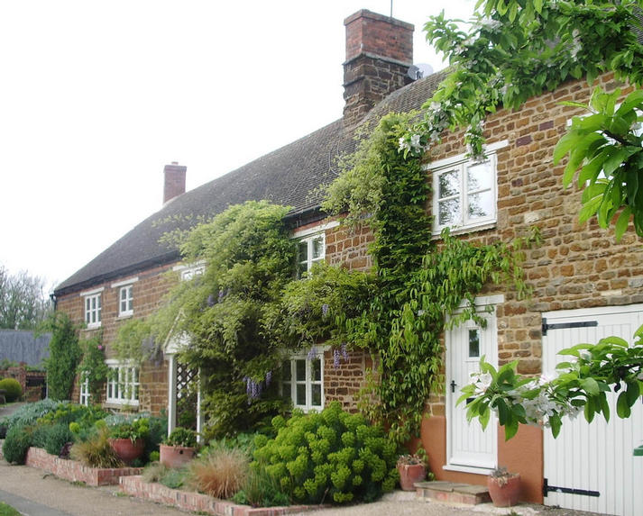 The sunny and floral front of the Old Post House