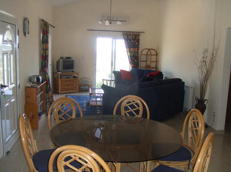 Living/dining area