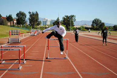 Sharaud Moore prepares for Hurdle race in Las Vegas