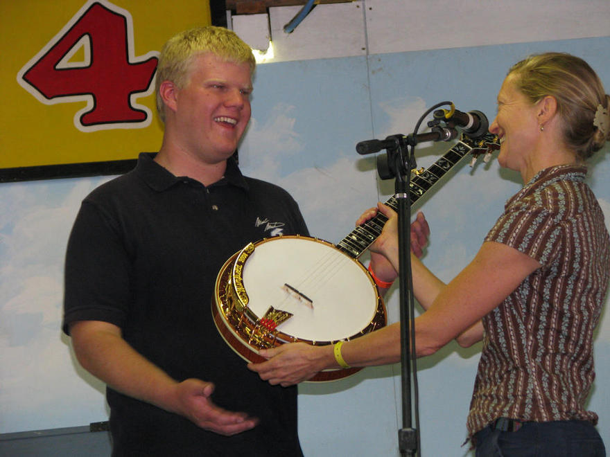 Tanya Ogsbury from Ome Banjos Hands Steven a Beautiful Ome Banjo