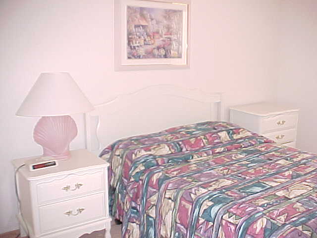 3RD BEDROOM (FULL SIZE BED)
