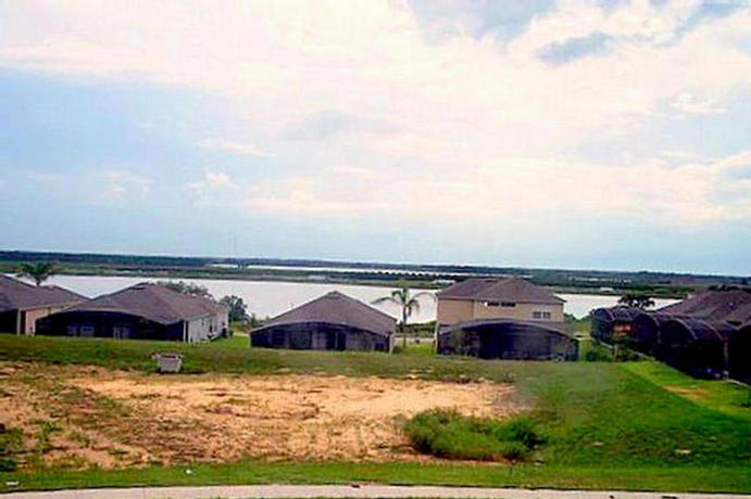 THE SAND IS A WATER RESCUE AREA (NO BUILDING ALLOWED ON HERE)