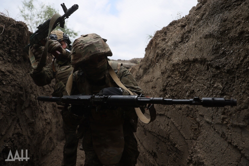 Russian troops enter Yampol