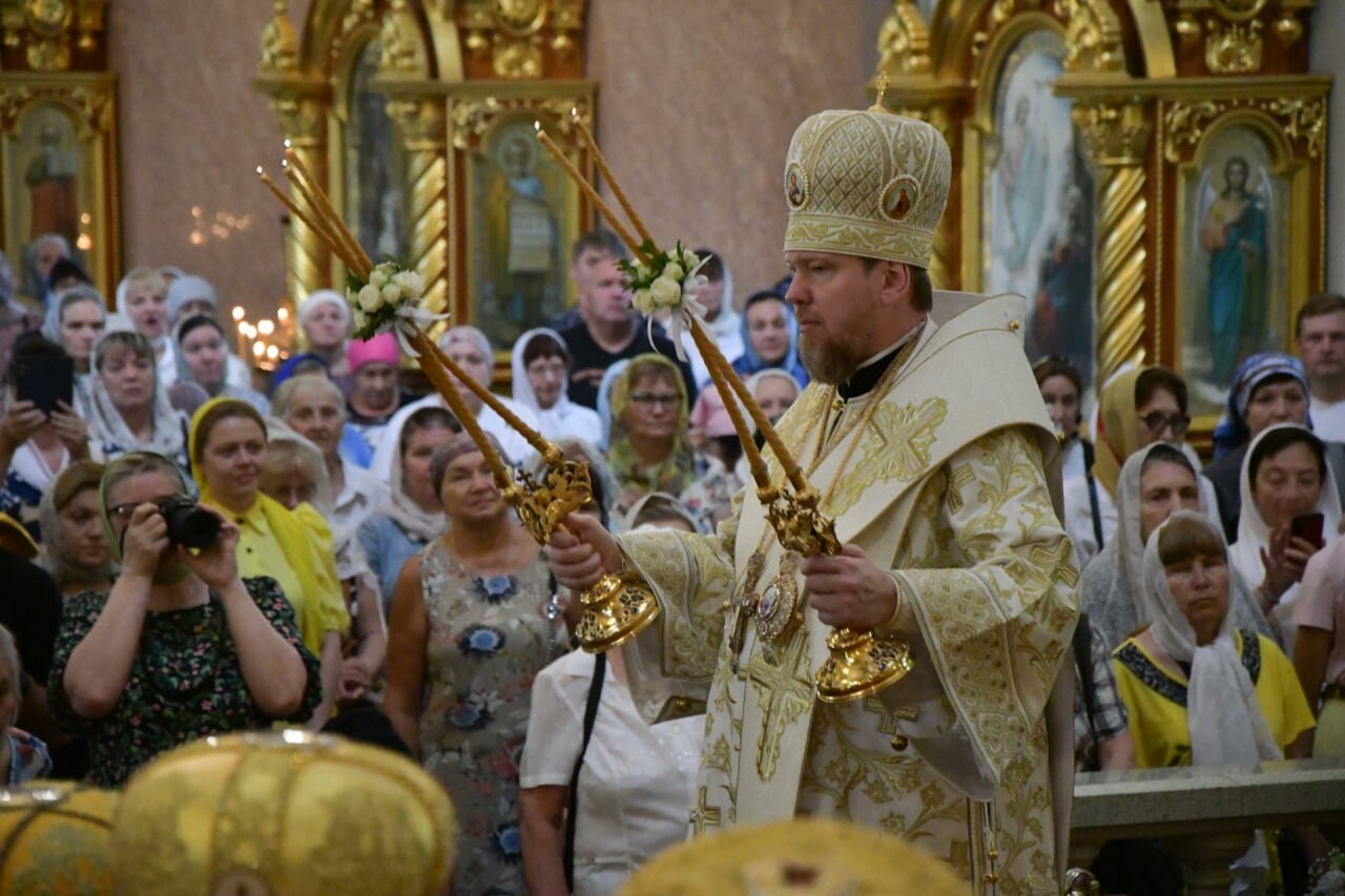   Photo: Official TG channel of the  Donetsk Diocese of the Russian  Orthodox Church    Prayer and Memory: The Day of  the Baptism of Rus in Donetsk July 28th, 6pm (DAN)   Metropolitan Vladimir of Donetsk and Mariupol led a  divine liturgy at the Transfig
