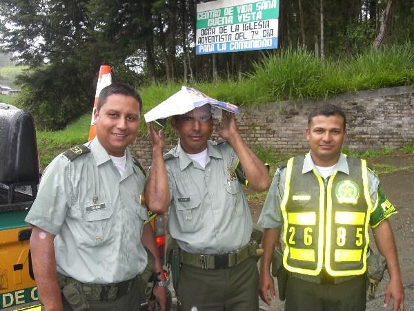 These Colombian policemen stopped me in the rain and insisted that I call my mum as she was very worried about me and had been calling their head of police trying to find me (this is a bit of a mystery as my mum hadn't  been calling him at all).
