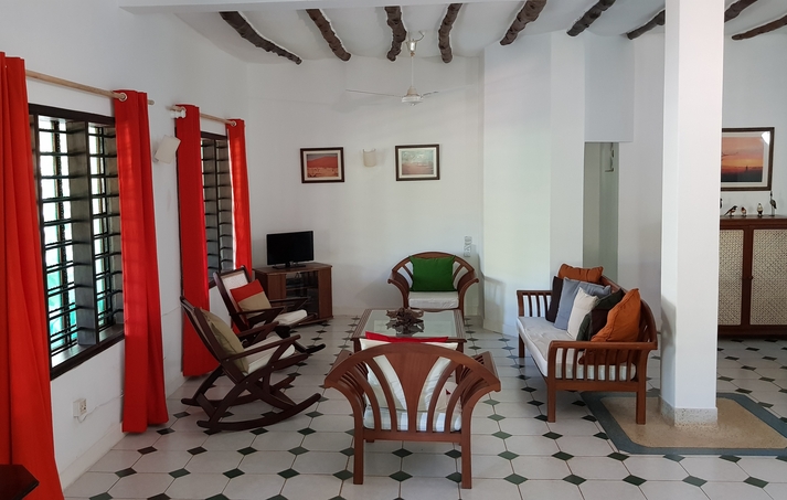 Large veranda Lounge with alfresco Dining