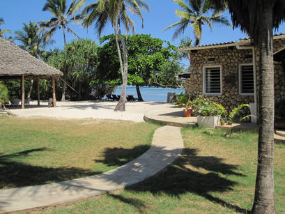 Footpath to the beach and the beach house