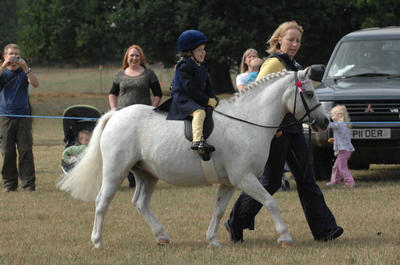 Clare Goldi & Daughter - Leading Rein
