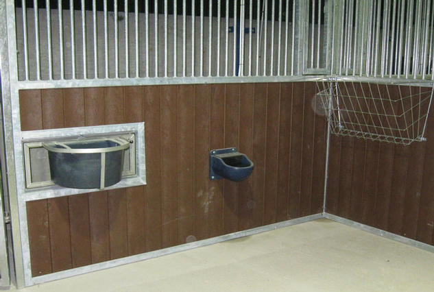 Swivel Manger