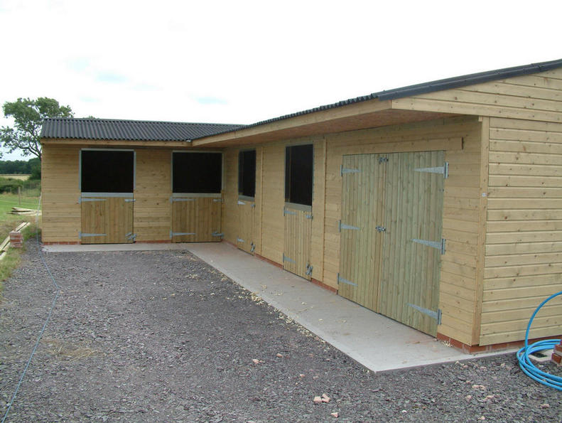 Stable block + hay barn with double doors