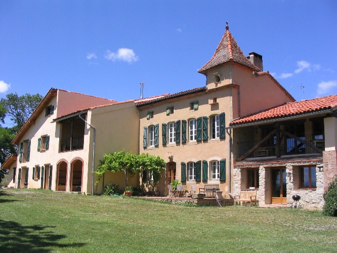 The farm house with pigeonier and the three gites