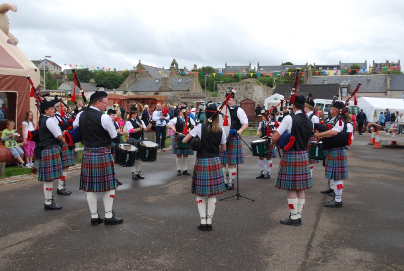 Strathisla Pipe Band (copyright Peter Charlesworth)