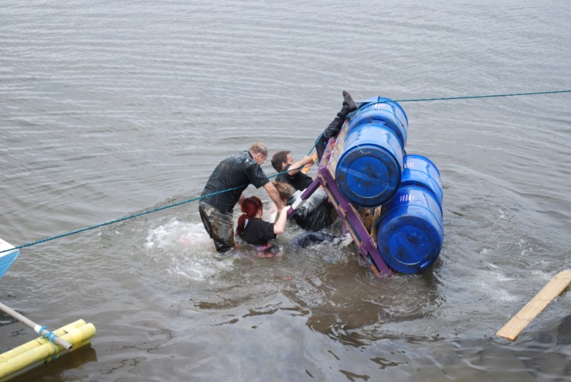 A bit of a calamity before the start! (copyright Peter Charlesworth)