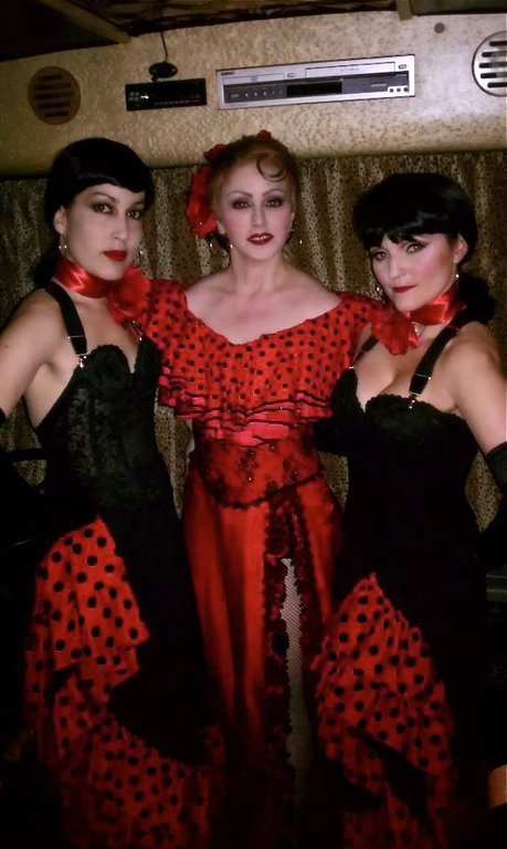 LA ISLa Bonita Madonna Chris America