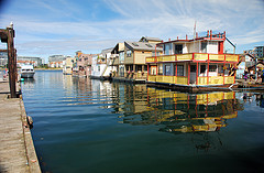 Visit Victoria B.C. and see Crazy Canadians living in floating houses, or start living in one yourself !