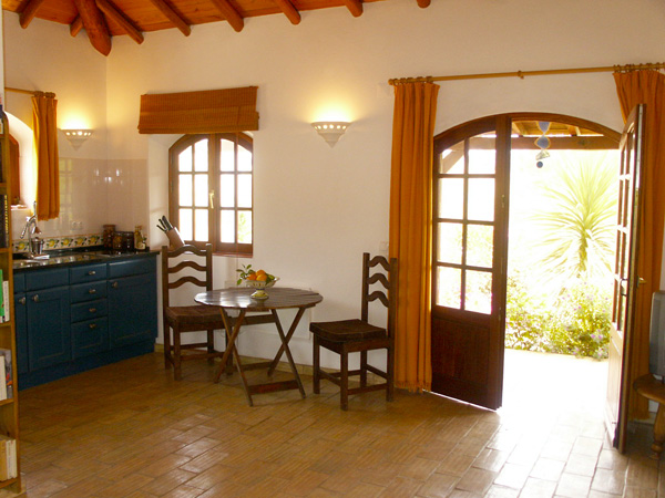 Kitchen/dining area in Casa Limão