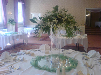 Guests table arrangement
